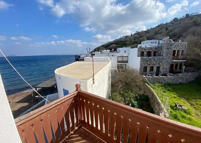 Villa On The Vastadi Mandrákion